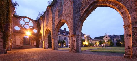 Abbaye des vaux de cernay en hélicoptère | Helipass | Réservation de vols touristiques en ...