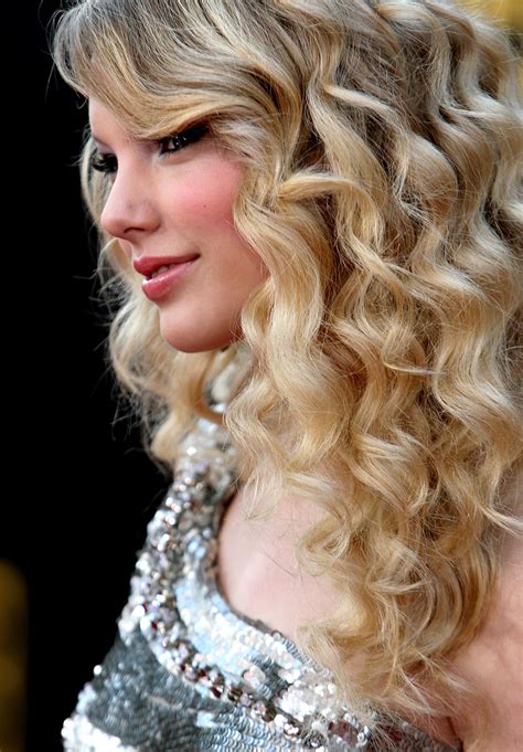 Top Long Curly Beautiful Blond Hair Style | Taylor swift hair, Curly hair styles, Long hair styles