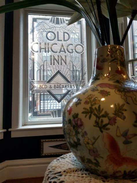 Amenities — Old Chicago Inn