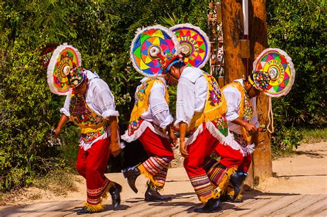 The Papantla Flyers at Xcaret: A Ritual you Can’t Afford to Miss