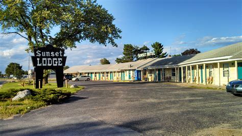 Sunset Lodge – of Escanaba, MI