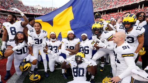 WATCH: Michigan football players plant flag at Ohio State's midfield ...