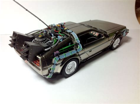 Distraido Model Kit: BACK TO THE FUTURE - Delorean