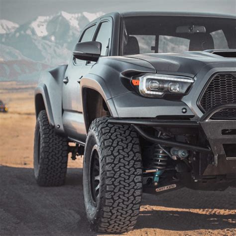 DIY Baja Style Toyota Tacoma Prerunner Built to Go Places - offroadium.com