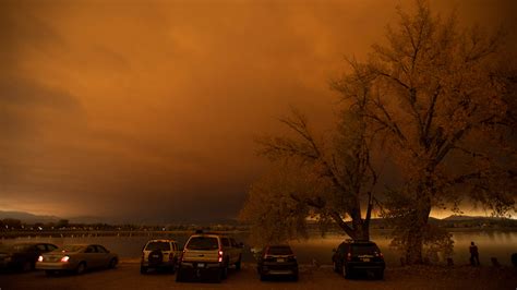 Officials: All in Estes Valley should 'leave now' as fire creeps closer to Estes Park