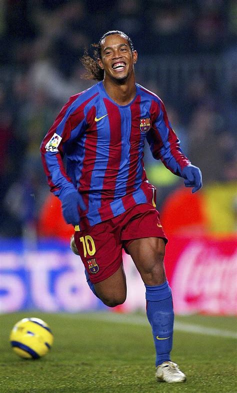 BARCELONA, SPAIN - JANUARY 15: Ronaldinho of Barcelona celebrates his ...