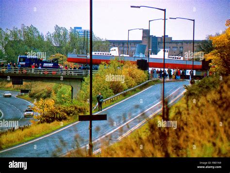 Parsons Turbinia move to Discovery Museum 1995 Stock Photo - Alamy