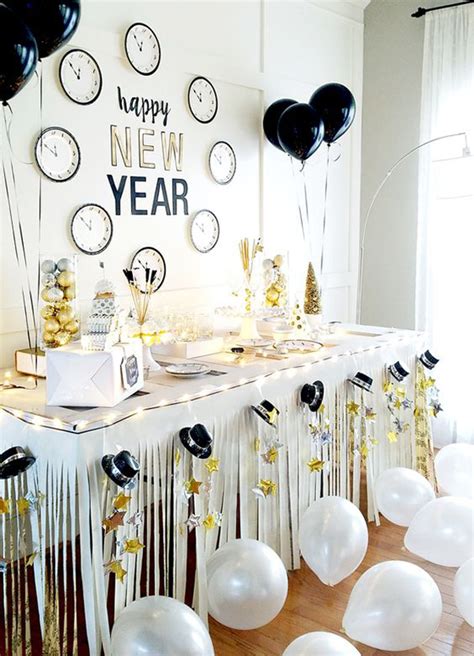 25 Sparkling Ideas For New Years Decorating | HomeMydesign