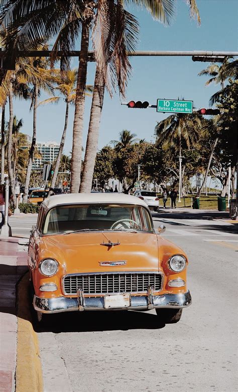 Vintage Car Miami. Aesthetic vintage, Beach aesthetic, Aesthetic ...