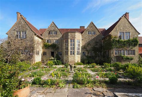 Discover the Arts and Crafts Houses by One of England’s Top Architects ...