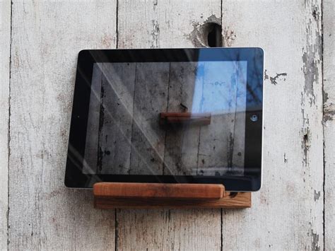 Handmade iPad Stand and Wall Mount | Gadgetsin