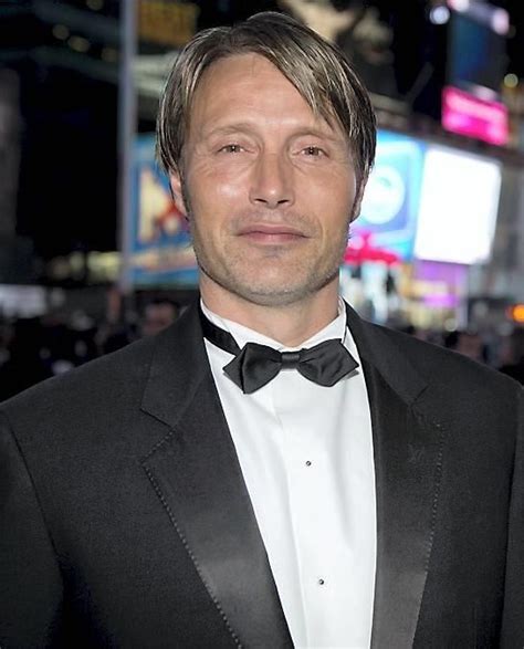 Pin de theROSSOofEden en Mads Mikkelsen | Figura paterna, Que guapo