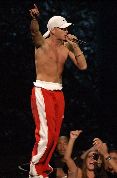 Eminem performs at the 2002 MTV Video Music Awards | Eminem, Eminem photos, Eminem rap