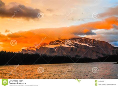 Sunrise Over Mount Rundle from Two Jack Lake Stock Image - Image of nature, rundle: 104344937