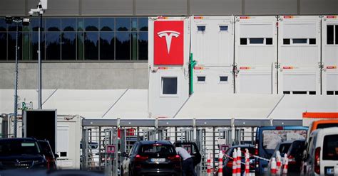 Tesla hopes to build 5-10,000 vehicles a week at Berlin plant - Musk ...