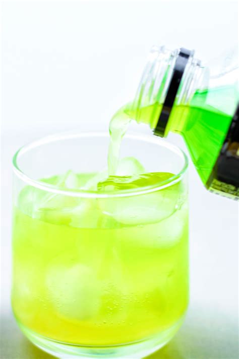 Green Grinch Drink - A Fun Christmas Mocktail