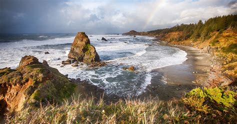 10 Hotels In Gold Beach, Oregon To Book For A Scenic Fall Retreat