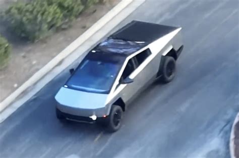 Tesla Cybertruck prototype shows off its glass roof, sturdy tonneau | CarExpert