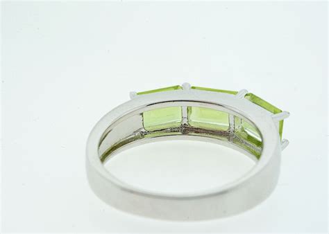 Sterling Silver and Emerald Cut Peridot Ring | EBTH