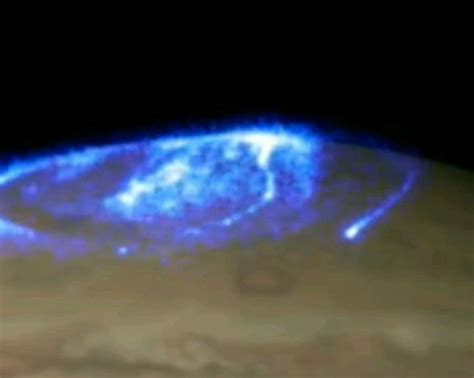 "Aurora on Jupiter" (video by NASA) : r/Damnthatsinteresting