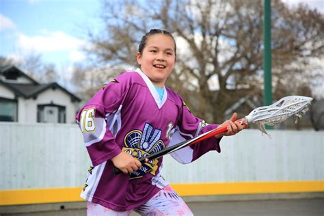 Queens lacrosse giving girls in Regina place to play | CBC News