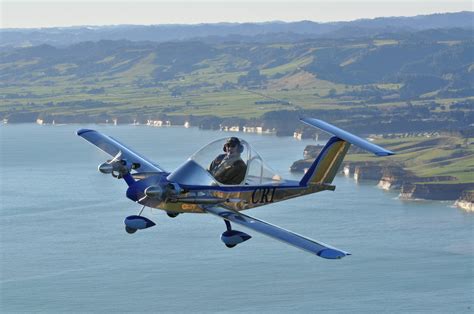 Flying With The World's Smallest Twin Engine Aircraft - World War Wings