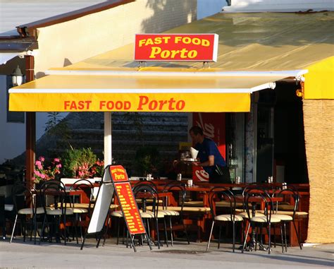 File:Fast Food Restaurant in Malinska im Hafen.jpg - Wikipedia