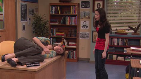 Watch iCarly (2007) Season 1 Episode 25: iCarly - iHave A Love Sick Teacher – Full show on ...