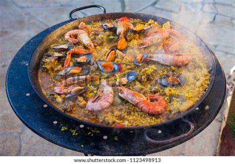 29 Paella Mixta Images, Stock Photos & Vectors | Shutterstock