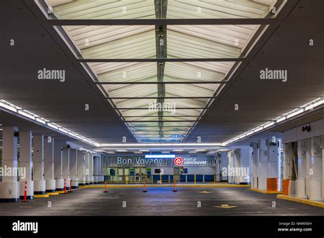 Passenger parking and drop-off area at the Vancouver Cruise Ship Terminal Stock Photo - Alamy