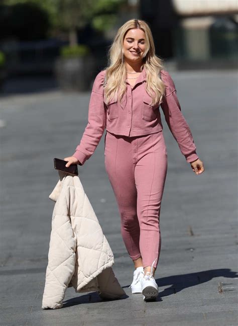 Sian Welby in a Pink Suit Arrives at Global Offices in London 05/18/2020-3 – LACELEBS.CO