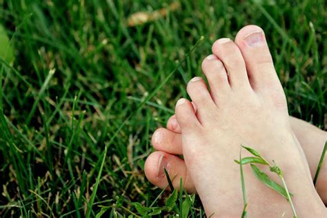 12 Benefits of being Barefoot | Lesa Zenauskas