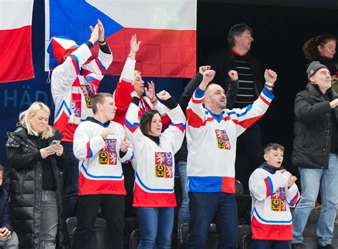 IIHF - History! Czechs beat Canada in semis