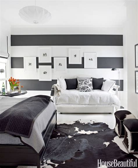 Nghệ thuật bedroom decor black and white cho phòng ngủ tối giản và thanh lịch