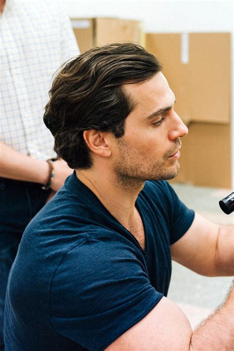 Henry Cavill | Wavy hair men, Mens hairstyles thick hair, Long hair ...