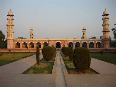 Jahangir Tomb Historical Facts and Pictures | The History Hub