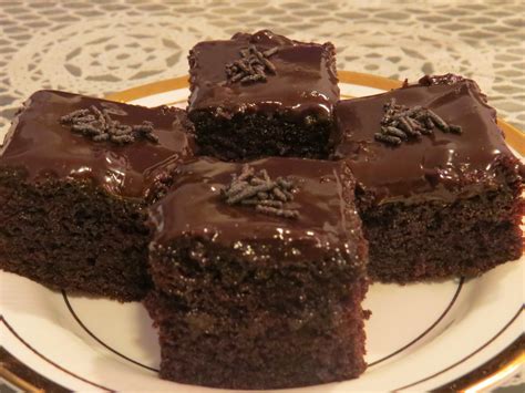 Simmerz Kitchen: Super Moist Chocolate Cake with Chocolate Ganache Frosting