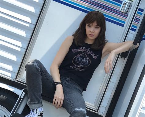 Here's the First Image of Hailee Steinfeld in Bumblebee Spinoff - The ...