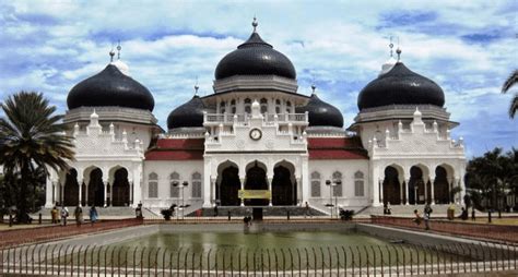 10 Masjid Terbesar Di Indonesia - PT Anugerah Kubah Indonesia