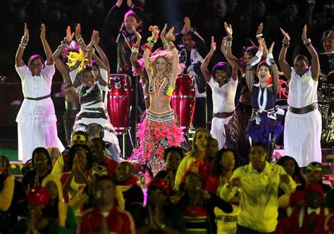 Shakira sings Waka Waka During the World Cup Closing Ceremonies ...