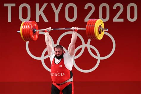 Lasha Talakhadze breaks weightlifting world record to win super ...