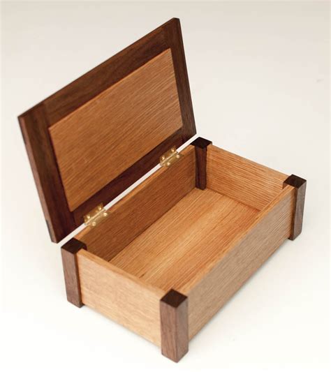 Rift-sawn White Oak and Walnut Box | Small wood projects, Wood box design, Wooden box designs