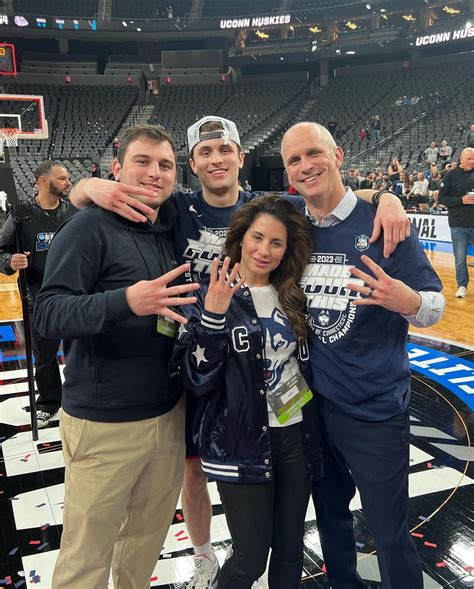 Who is UConn coach Dan Hurley's wife, Andrea? | The US Sun