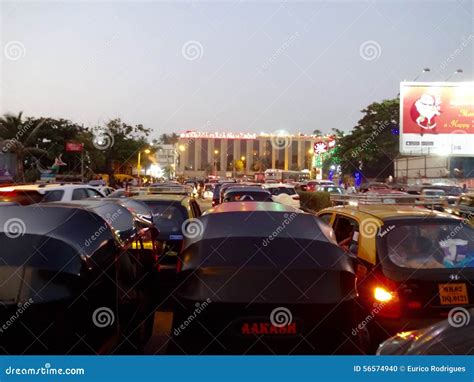 A Mumbai Traffic Jam editorial image. Image of juhu, vehi - 56574940