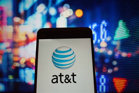 Report: AT&T plans layoffs despite claiming tax cut would create 7,000 ...