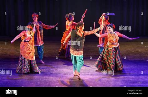 Garba dance hi-res stock photography and images - Alamy