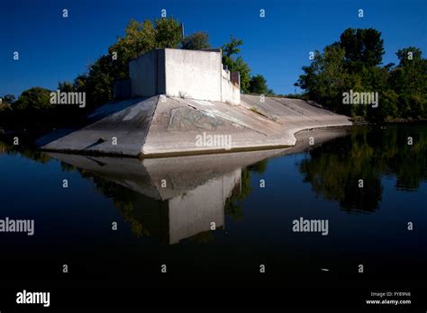 Flint River in Flint, Michigan Stock Photo - Alamy