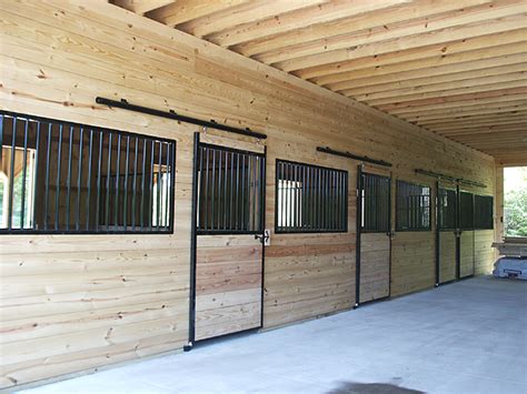 Stable Stall Fronts and Center Aisle