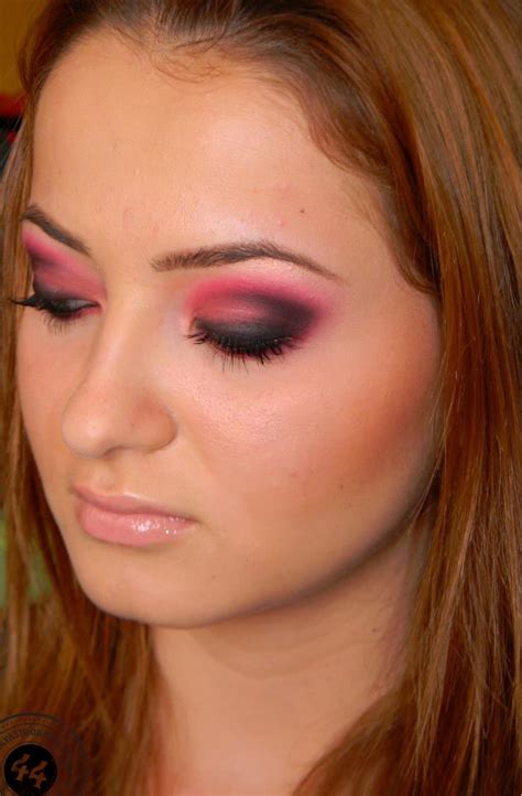 14 Pretty Pink Smokey Eye Makeup Looks - Pretty Designs