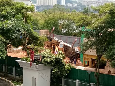 Crane falls into condominium compound at Taman Desa | EdgeProp.my